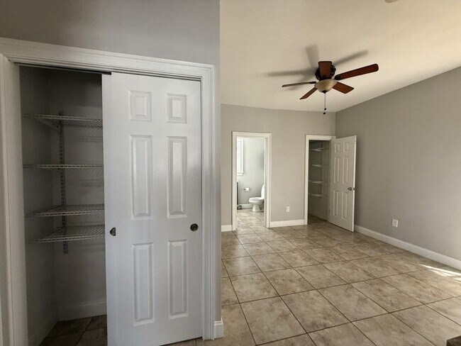 Building Photo - 517 President