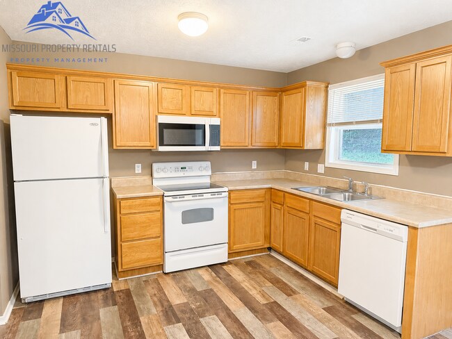 Building Photo - 5005 Peach Dr