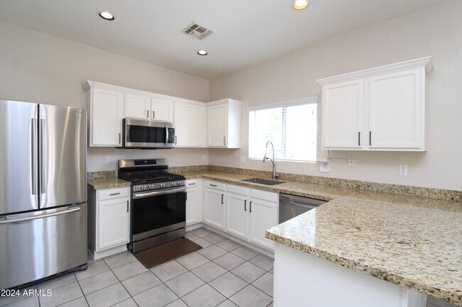 Building Photo - 2640 E La Costa Dr