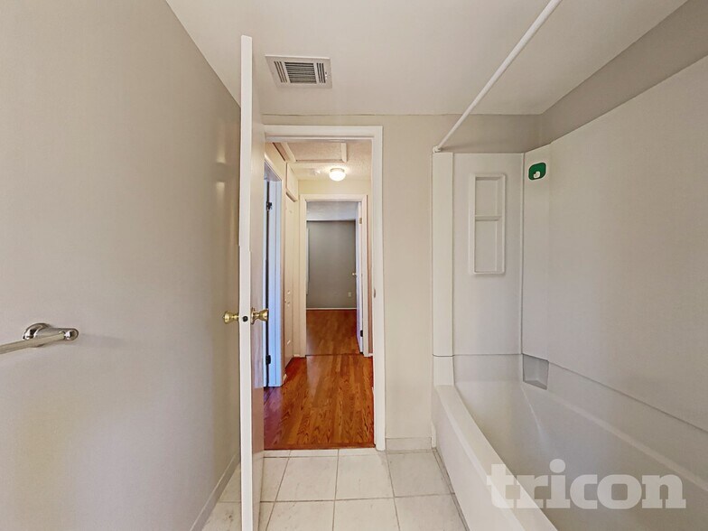 Building Photo - 8108 Chickasaw Ln