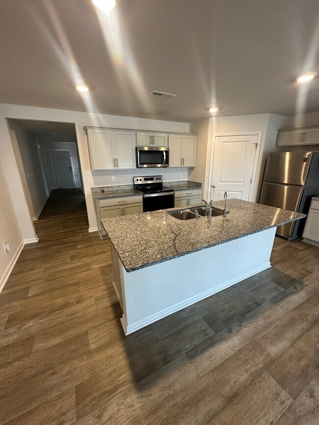 Building Photo - 7705 Sand Pit Rd