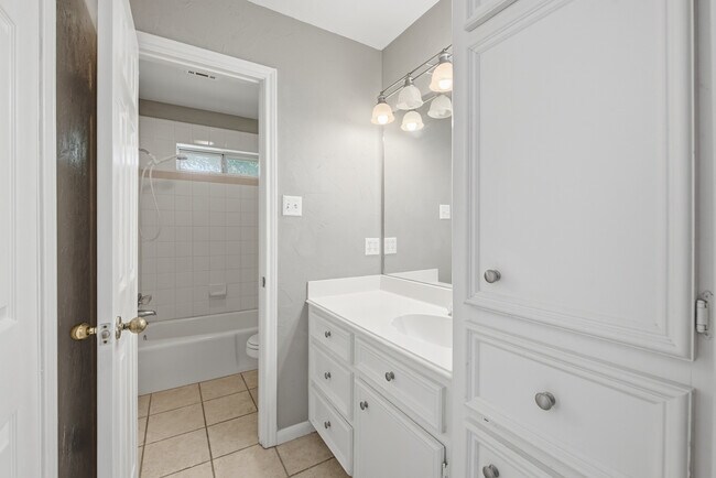 Building Photo - 905 Winged Foot Dr