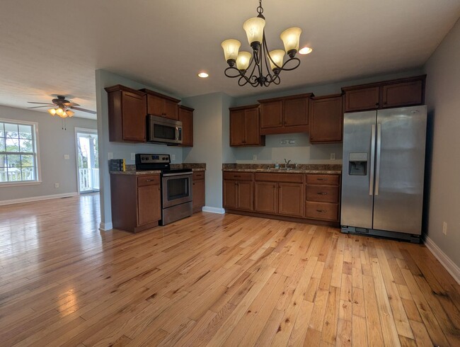 Building Photo - 3 Bedroom Home in Radcliff Near Ft. Knox!