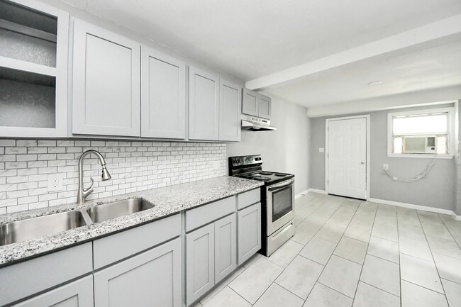 Building Photo - 7919 Brays St