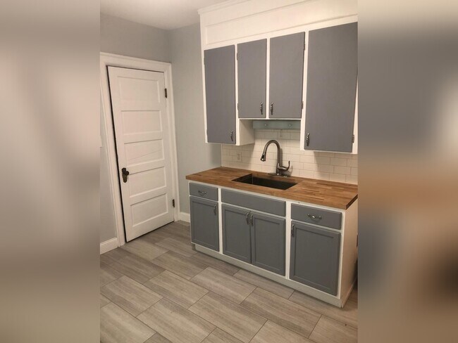 Building Photo - 126 Oxford Ave