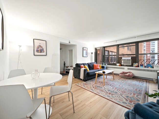 Building Photo - 6118 N Sheridan Rd