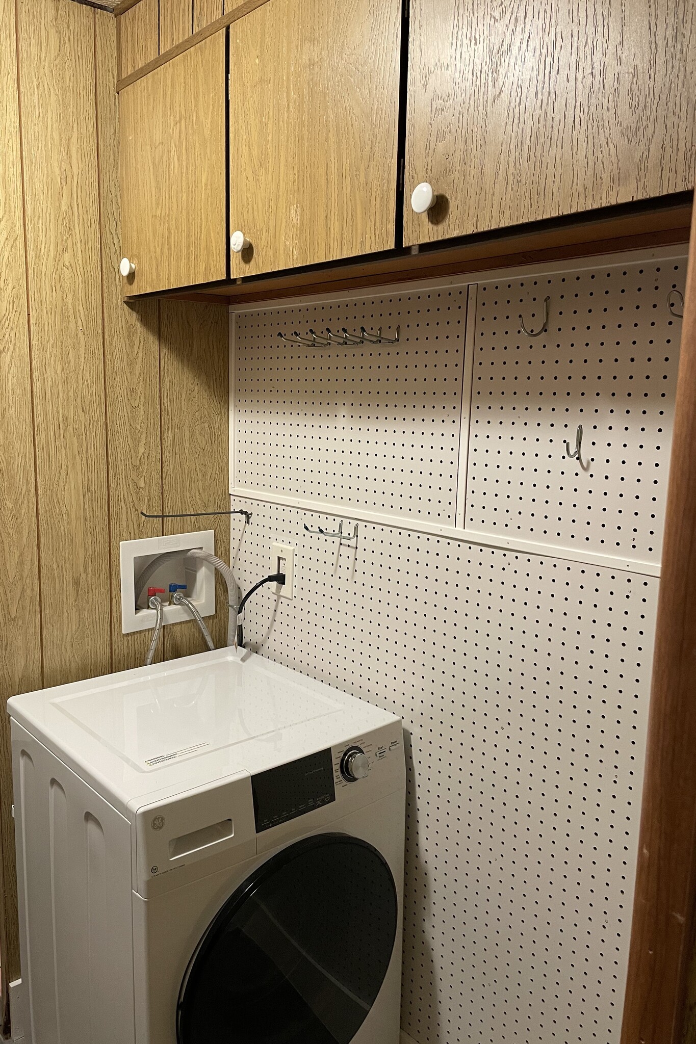 Brand new GE apartment sized all-in-one washer and dryer - 1334 Boucher St
