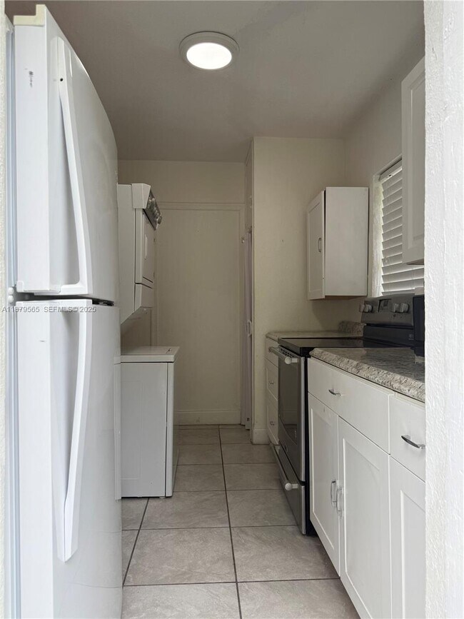 Building Photo - 27 NW 44th St