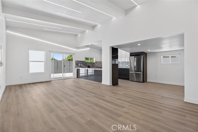 Building Photo - 10806 Paso Robles Ave