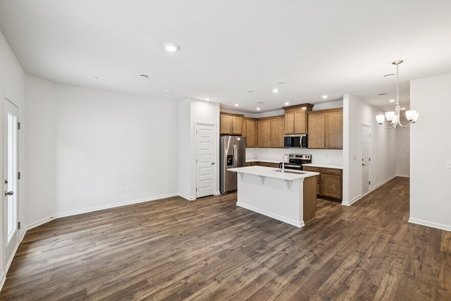 Building Photo - 5350 Bellflower Hls