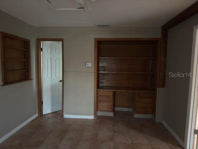 Building Photo - 4409 W Varn Ave