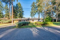 Building Photo - Lakewood Rambler 3 bedroom + Bonus