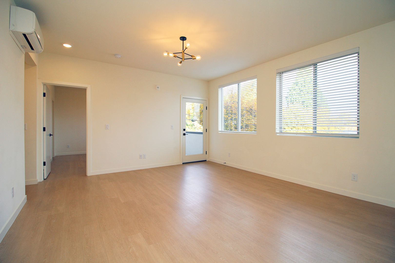 Building Photo - 7530 N Richmond Ave