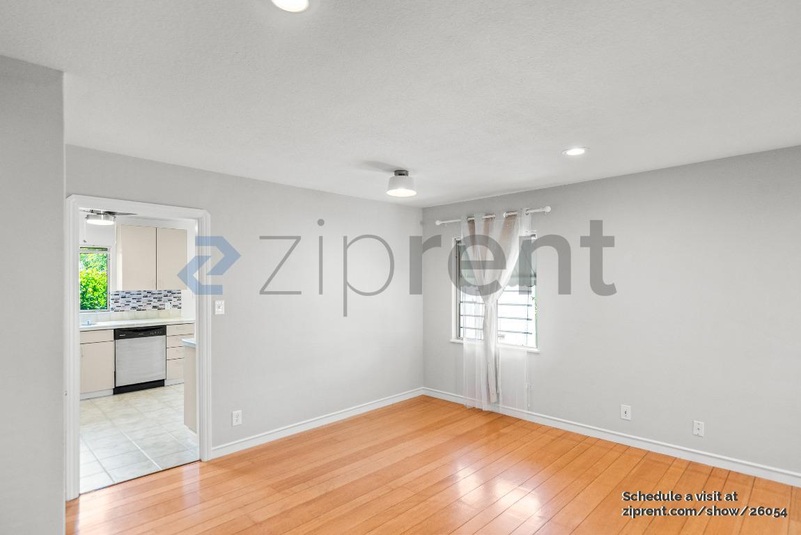 Building Photo - 3645 Mosswood Dr