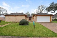 Building Photo - 613 W Castle Harbour Dr