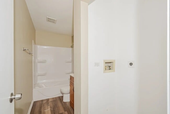 Building Photo - 881 Edenwood Dr