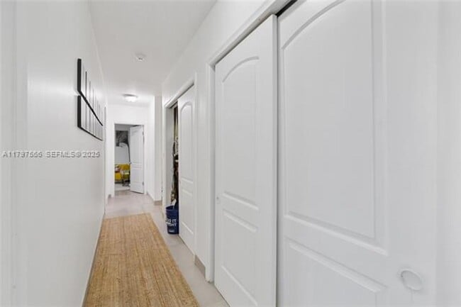 Building Photo - 20375 NE 22nd Pl