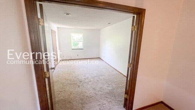 Building Photo - 3 Bed/2.5 Bath Townhome with Fenced Yard / Pets Not Accepted / Vouchers Accepted / Coming Soon!