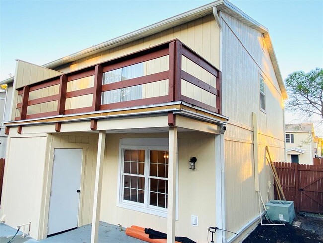 Building Photo - 148 Douglas Rd W