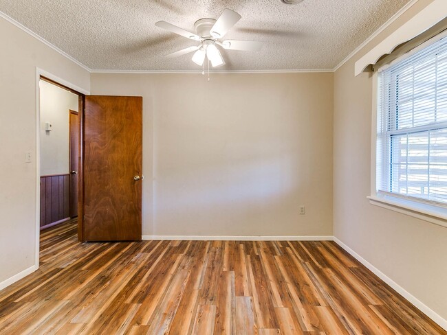 Building Photo - Beautiful 3 bed 2.5 bath home in the Country