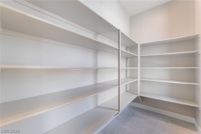 Building Photo - 667 Grey Saker St