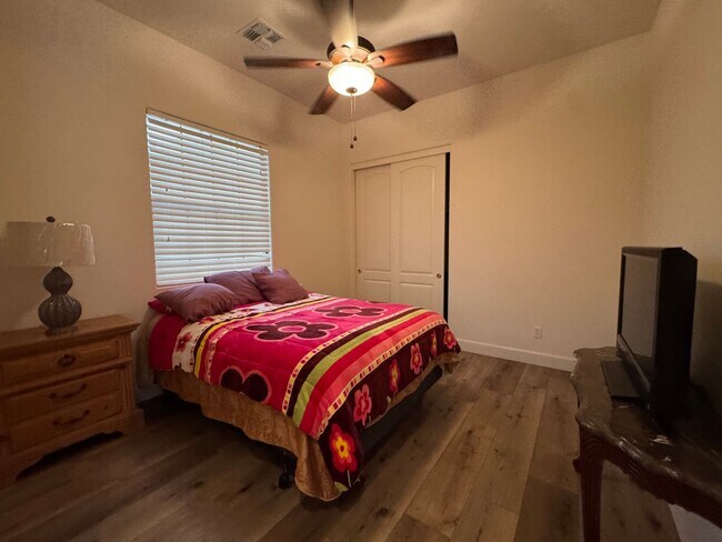 Building Photo - 4 BR Laughlin Ranch Golf Estate Utilities included, Fully furnished on Bullhead Parkway