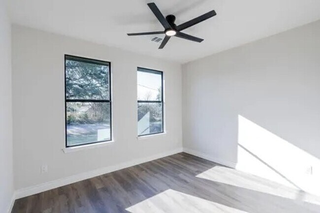 Building Photo - 5713 Stonegate Cir