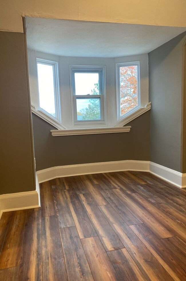 Building Photo - The Phoenixville Lofts-Upgraded Studio/1 b...