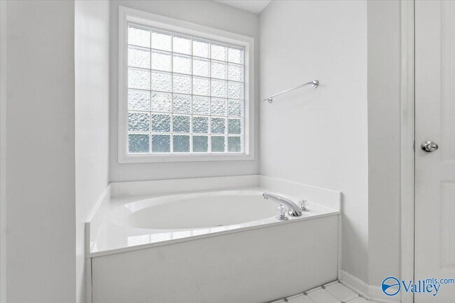 Building Photo - 105 Ashlawn Ct