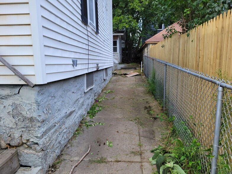 Yard - 27 Phebe St