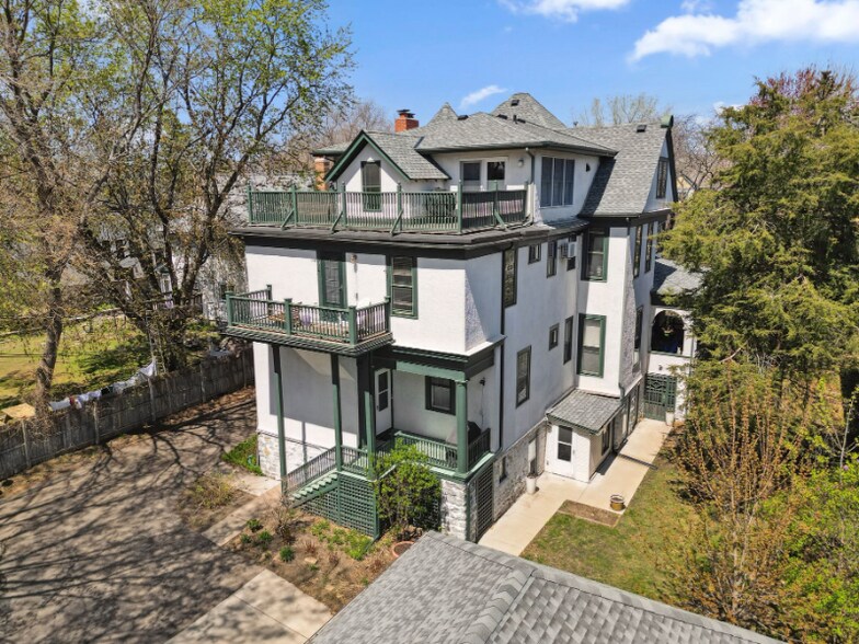 Building Photo - 710 Summit Ave
