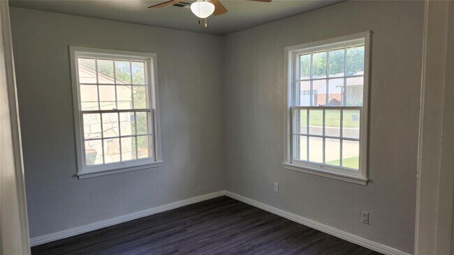 Building Photo - 1833 Westchester Dr