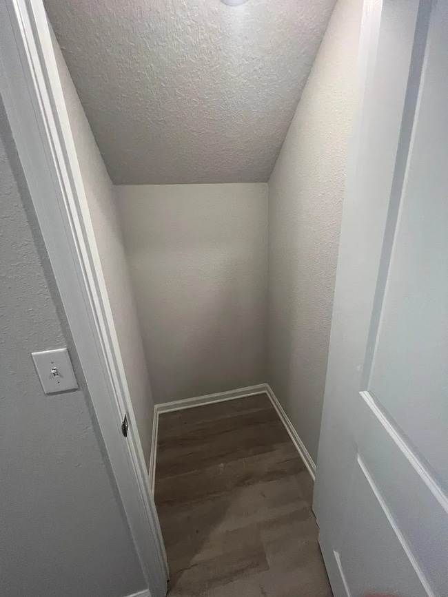 Building Photo - 840 Hartshill Pl