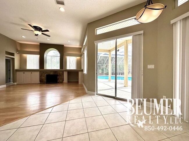 Building Photo - Tranquil Retreat on Naples Drive with Pool