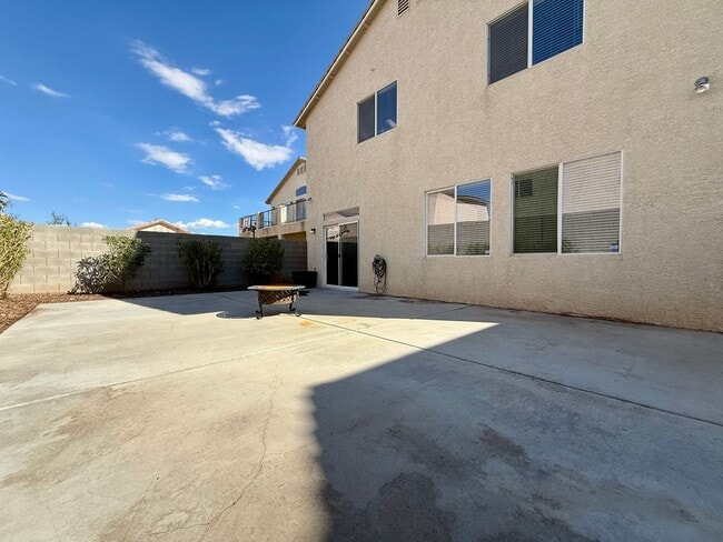 Building Photo - 3 Bedrooms | 2.5 Bathrooms-