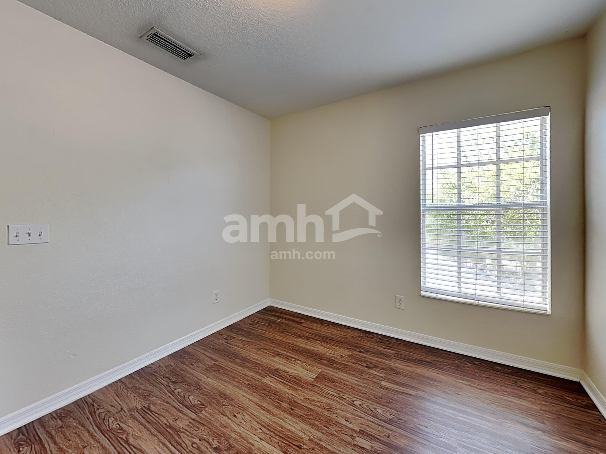 Building Photo - 8523 Deer Chase Dr