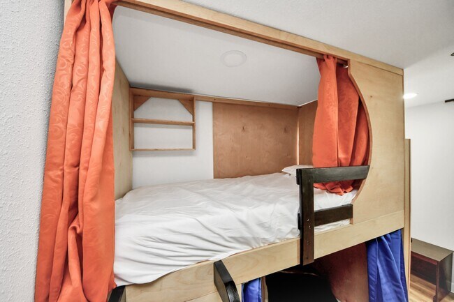 Building Photo - 5115 Clay St