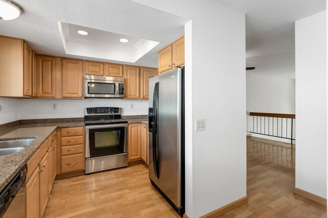 Building Photo - 7962 Mission Vista Dr