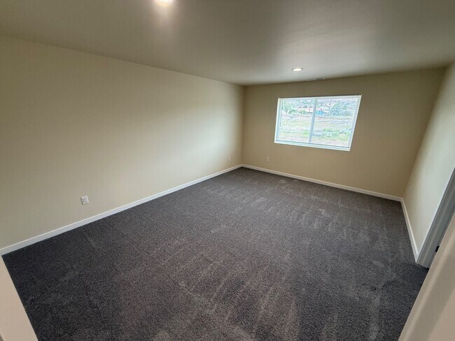 Building Photo - 9003 Nafizah Wy