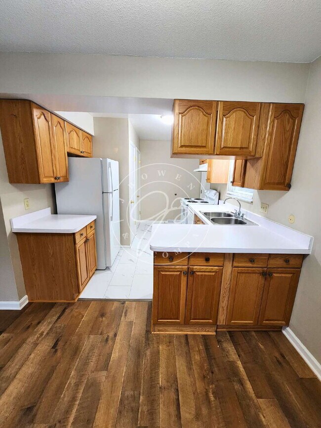 Building Photo - Sylvania Schools! Spacious 2-story, 3-bedroom, 2-bath home offering over 1,200 sq. ft. of living ...