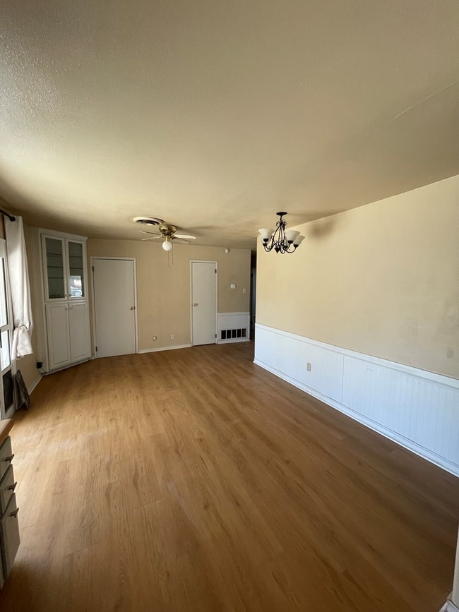 Building Photo - 302 E Harriet Ave