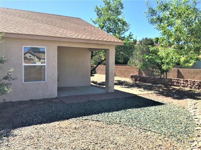 Building Photo - 500 Playful Meadows Dr NE