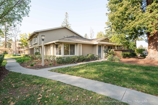 Building Photo - Updated single-story town-home in a pictur...