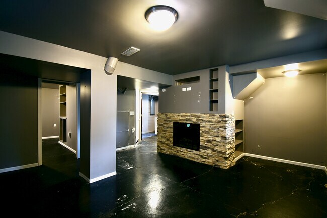 Building Photo - 1309 6th Ave S