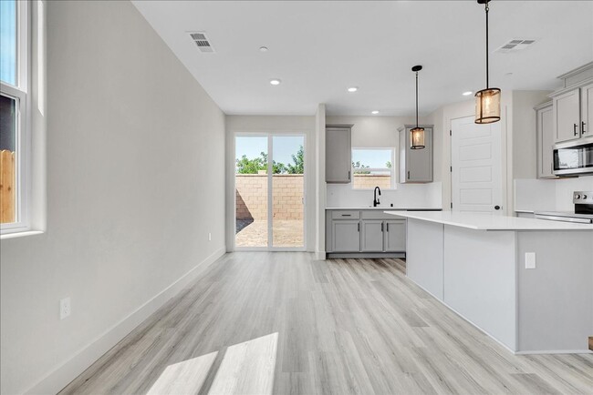 Building Photo - New Construction!
