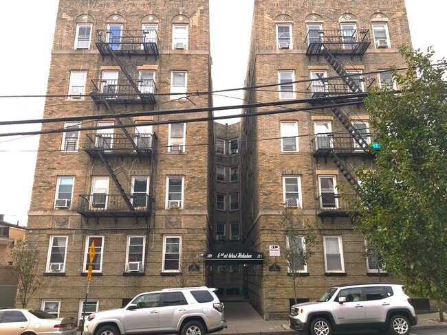Building Photo - 6th at West Hoboken - Union City, NJ