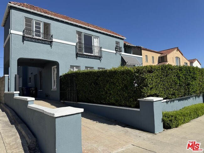 Primary Photo - 848 S Curson Ave