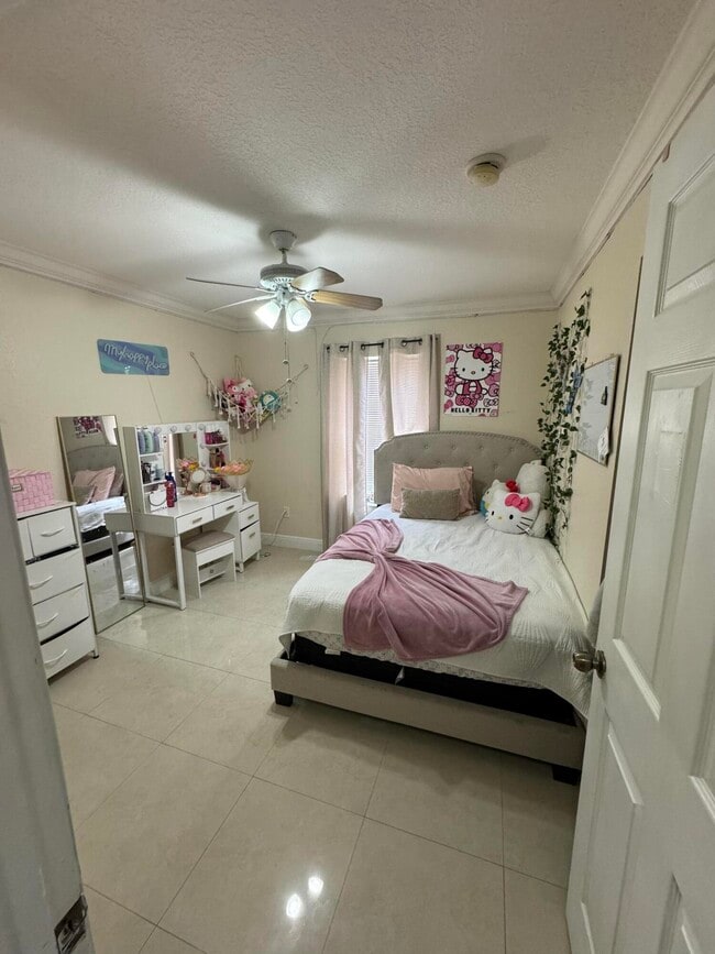 Building Photo - 5621 Azalea Cir