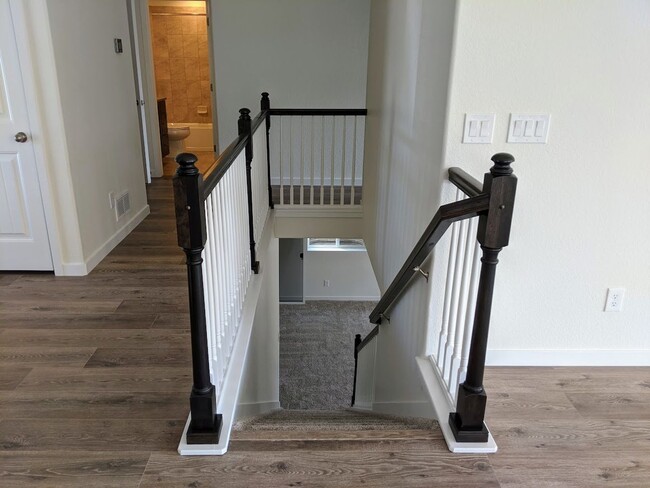 Building Photo - Immaculate 4 Bed 4 Bath Home in School Dis...