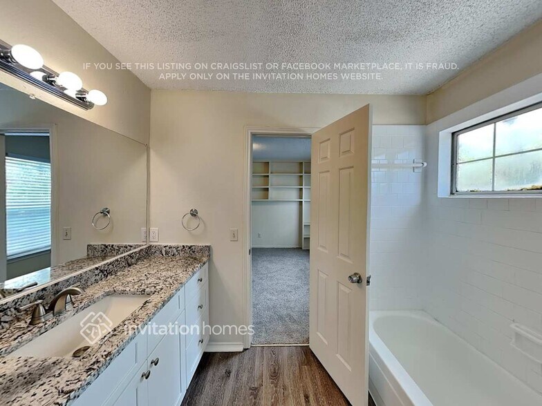 Building Photo - 2107 Stonegate Dr